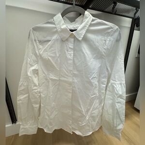 NWT Banana Republic White Button-Up Dress Shirt (Size Small)